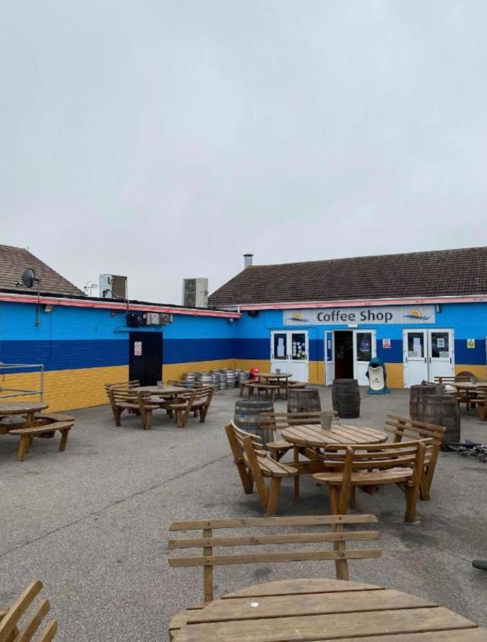 The Luxury Wolds Retreat 6 Berth 3 Bedrooms Beds Made For Arrival Wifi Ingoldmells Exterior photo