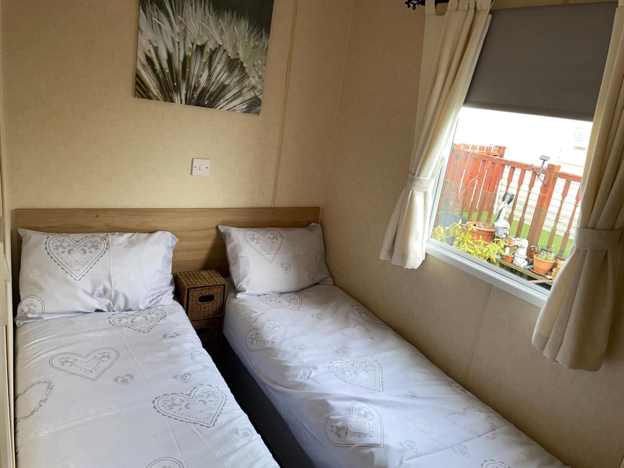 The Luxury Wolds Retreat 6 Berth 3 Bedrooms Beds Made For Arrival Wifi Ingoldmells Exterior photo